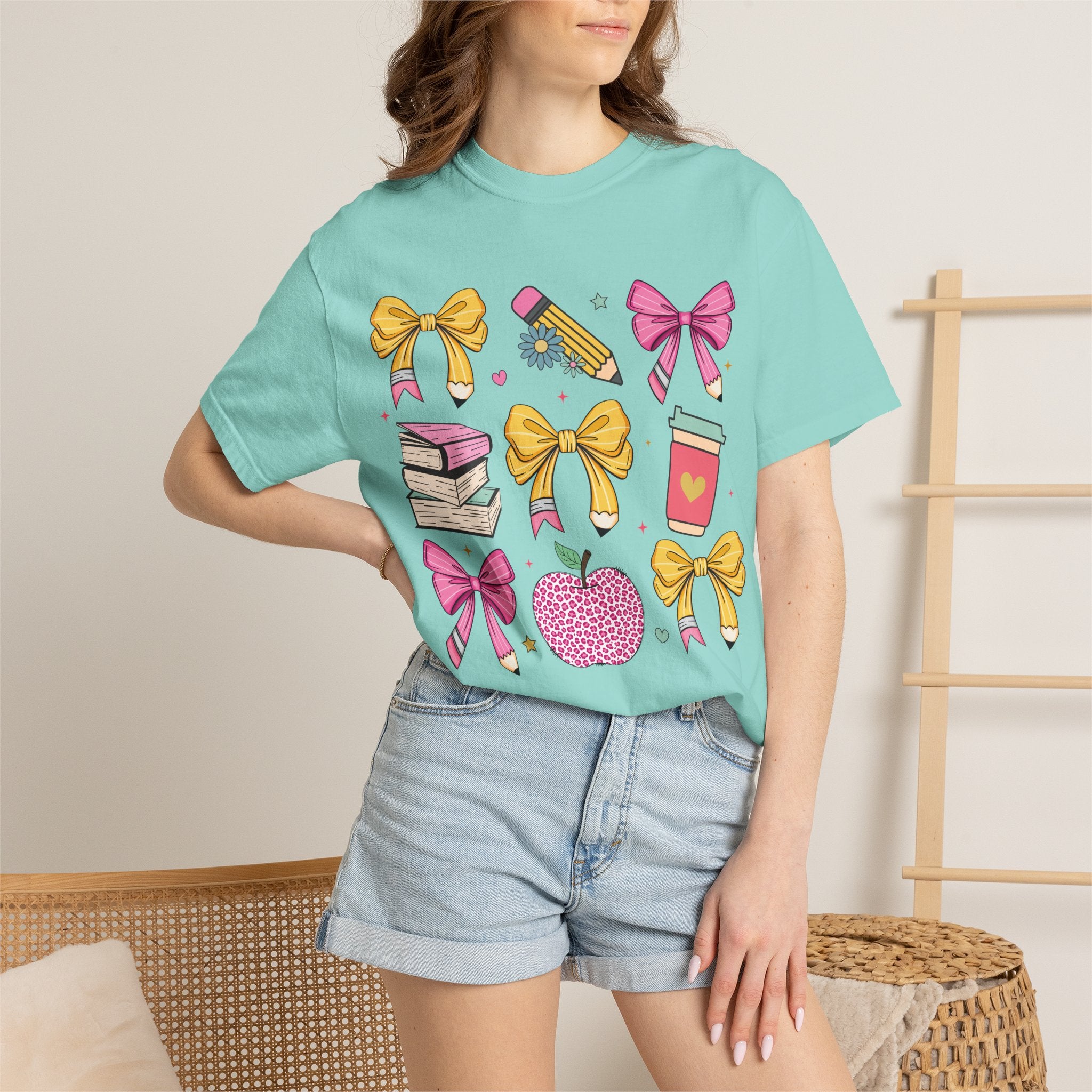Teacher Gift T-Shirt — Cute Bows, Apple & School Icons Design